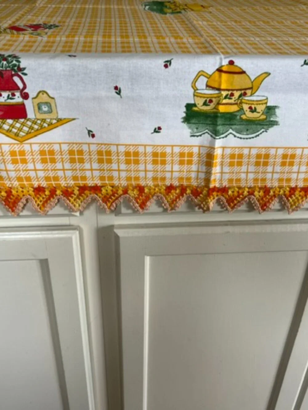 VTG Cotton Hand Embroidered  Border Tea Square Tablecloth Yellow/White 46